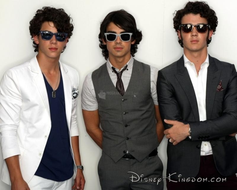 screenshot-Jonas Brothers-1